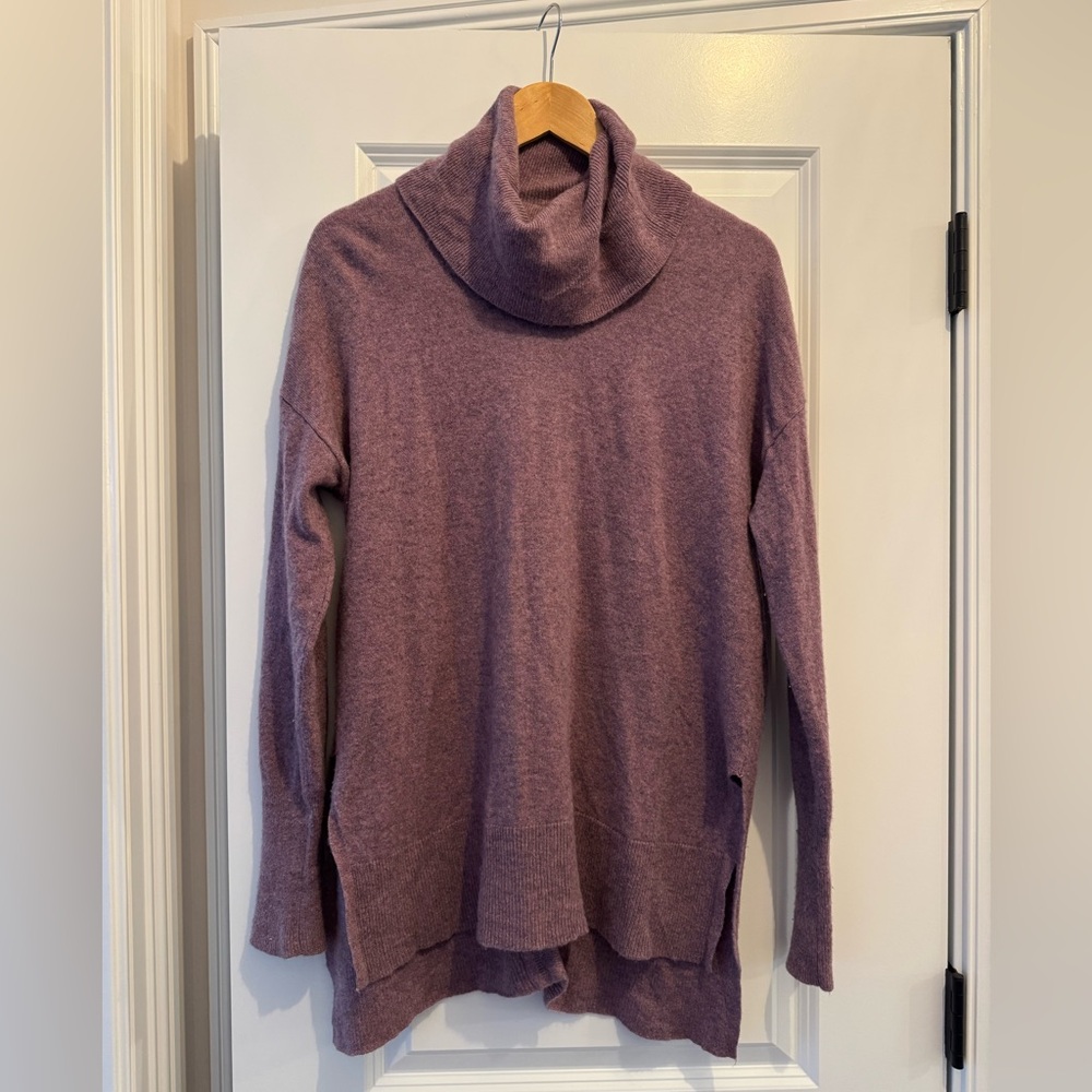 100% Cashmere Lavender Turtleneck Sweater Soft Luxe Cozy Chic M